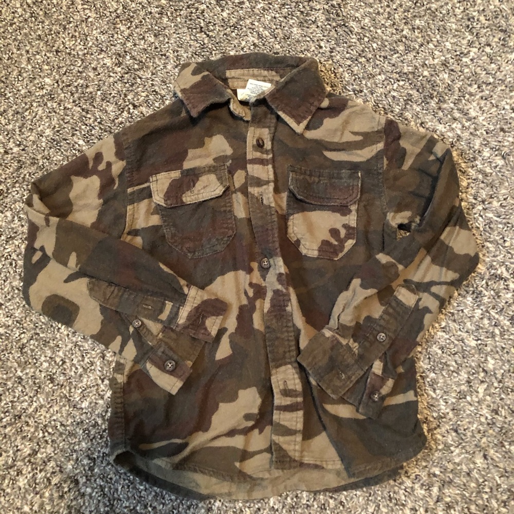 ARMY PATTERNED BUTTON UP